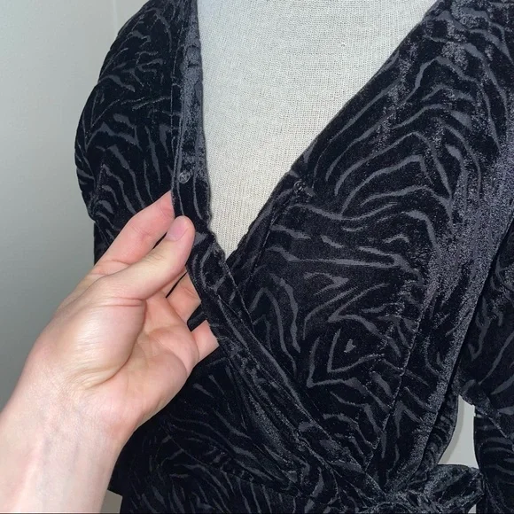 Paris Atelier & Other Stories Black Zebra Texture  Velvet Wrap Dress Size Small - Picture 11 of 15